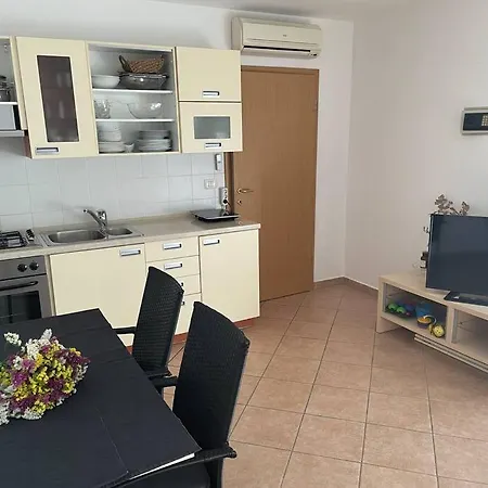 Marcelko - 500m To Beach, Privat Parking
